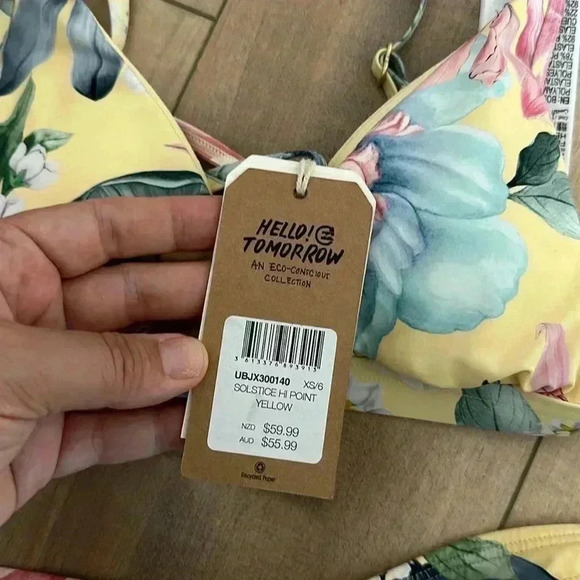 NWT Billbong Solstice Tropic Swimsuit 2 Piece Floral Yellow Sz XS - Picture 8 of 9